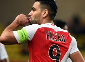 Radamel Falcao García pasa un difícil momento en el Mónaco, no convierte hace dos partidos y se le ve solo en el área.