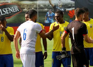 Despedida después de ganar su apuesta deportiva en el fútbol panameño. ecuador, panamá, bolillo, apuesta