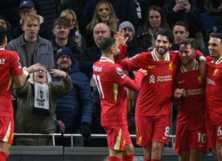 Liverpool derrota West Ham 5-0 con gol de Díaz